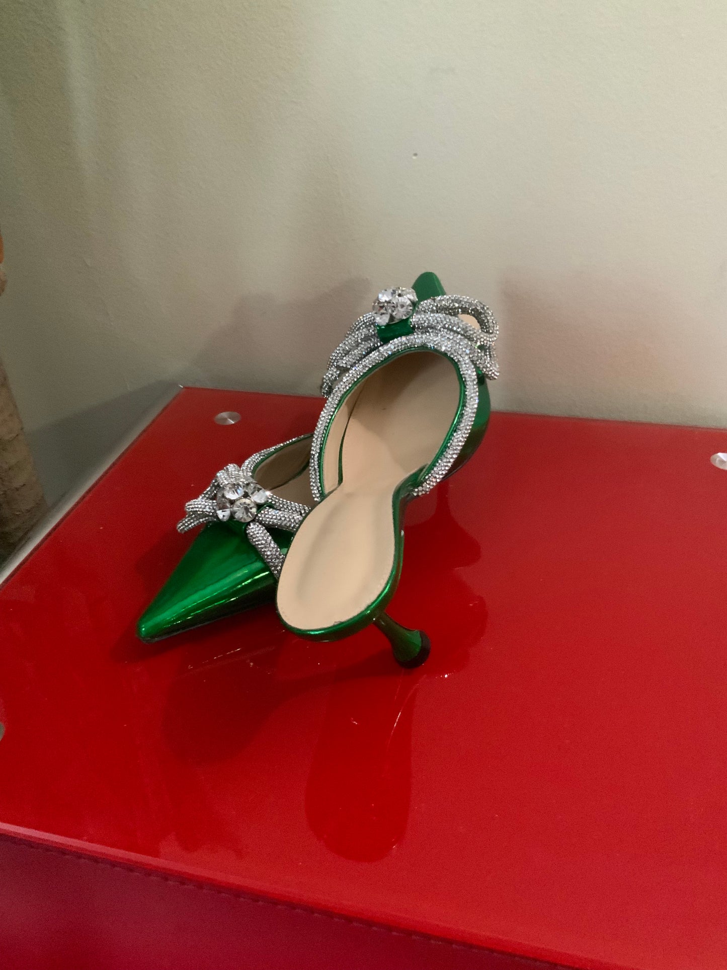 Mach & Mach double bowing heels